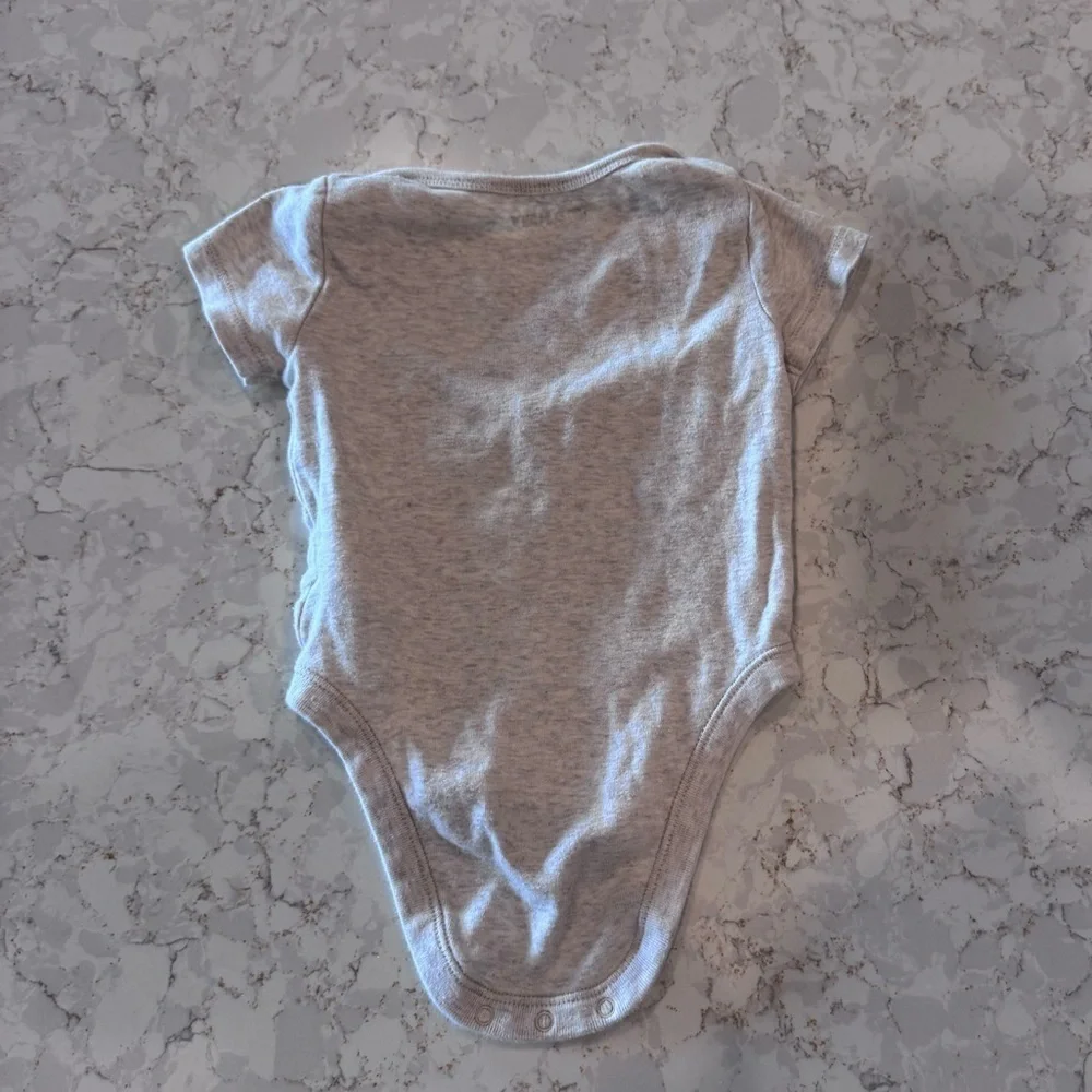 6-12M Old Navy - Gray 'Mom's My Favorite' Onesie